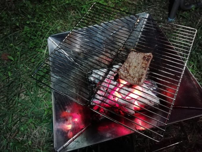 バーベキューでステーキをおいしく食べる方法 | キャンプザウルス